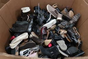 lot 603 image: Pallet of PreOwned Womens Boots - Assorted Styles and Sizes - 350 Pairs