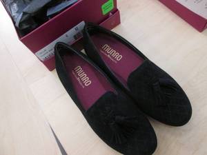 Munro American Black Suede Womans ...