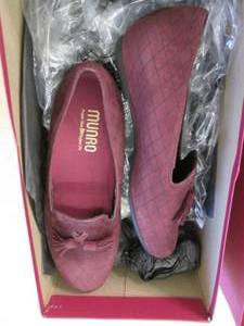 Munro American Burgundy Suede Woman...