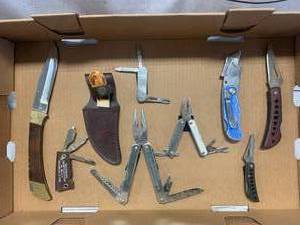 Lot of Nine Vintage Knives�