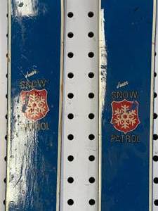 Antique Snow Patrol Skis�