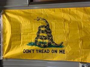 lot 40 image: Dont Tread on Me Gadsden Flag 3 x 5