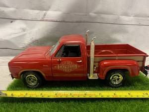 lot 114 image: Ertl Dodge 1978 Lil Red Express Truck