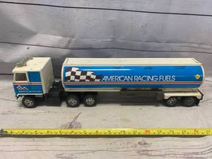 lot 17 image: Ertl American Racing Fuel Semi Truck