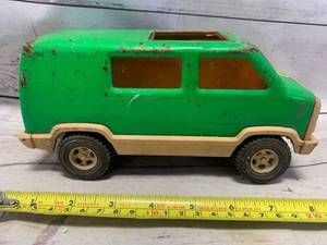 lot 19 image: Vintage Tonka Green Van