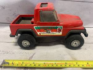 lot 21 image: Tootsietoy 1983 Desert Rat Jeep
