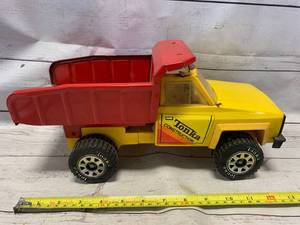 lot 22 image: Tonka Construction Dune Truck (Rare Yellow Cab)