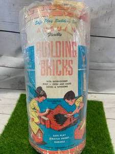 lot 26 image: Auburn # 949 Building Block Set