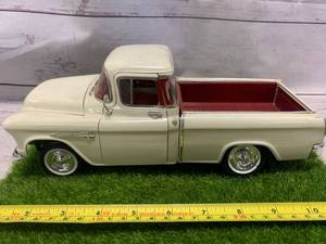 lot 32 image: Ertl 1955 Chevy 3100 V8 Pickup Diecast