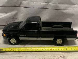 lot 41 image: Ertl Dodge Ram 2500 Diecast Truck