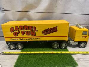 lot 60 image: Nylint GMC Barrel O fun Pressed Steel Semi Truck
