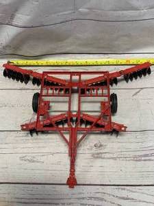 lot 68 image: Vintage Ertl Disc Harrow Implement