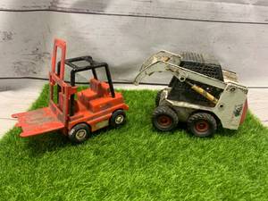 lot 70 image: Clover 4431 Bobcat Loader & Forklift
