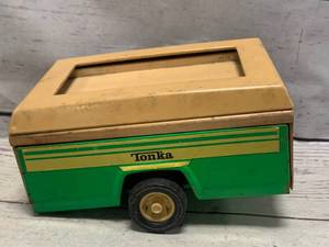lot 71 image: 1970s Tonka Green Pop Up Camper (matches up with lot 19)