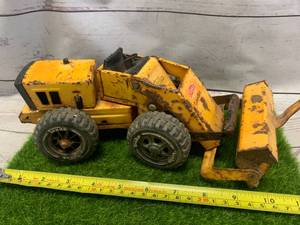 lot 79 image: Vintage Pressed Steel Tonka Loader