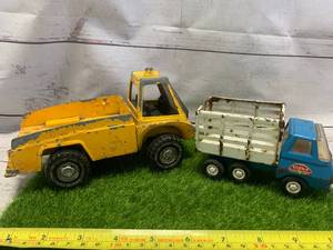 lot 81 image: Metal Truck & Tonka Stake Truck