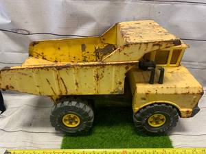 lot 86 image: Large Tonka Dump Truck