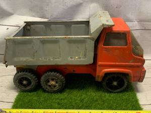 lot 87 image: Large Tonka Dump Truck