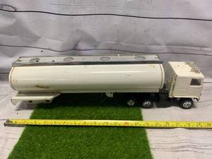 lot 89 image: Vintage Nylint Oil Tanker Truck