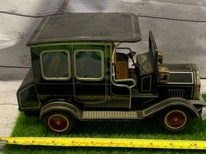 lot 92 image: Vintage Tin & Steel Antique Car
