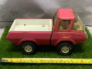 lot 96 image: Vintage Pink Tonka Truck