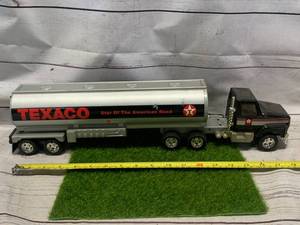 lot 99 image: Ertl Texaco 18 Wheel Semi Truck