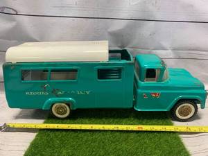 lot 101 image: Vintage Buddy L Riding Academy Horse Truck