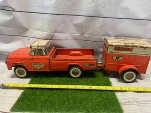 lot 104 image: Vintage 1965- 66 Nylint U-Haul Rental Truck Ann Trailer #4100