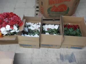 4 Boxes Xmas Flowers and Dcor...