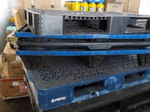 5 Plastic Pallets...