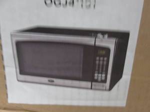 1.1 cu. ft. microwave oven powers o...