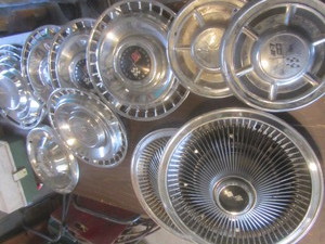 lot 418 image: Hub Caps