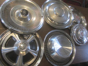 lot 424 image: Hub Caps