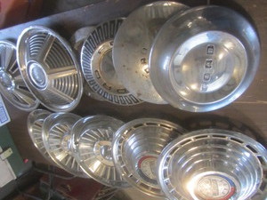 lot 435 image: Hub Caps