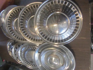 lot 471 image: Hub Caps