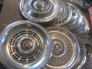 lot 463 image: Hub Caps