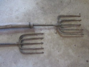 lot 457 image: Fishing Spears