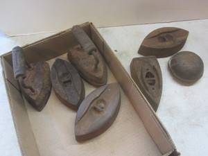 lot 478 image: Sad Irons