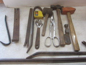 lot 480 image: Pry Bars, Hammer, Tin Snips