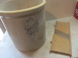 lot 537 image: Crock & Cutter