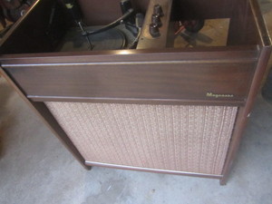 lot 568 image: Magnavox Console
