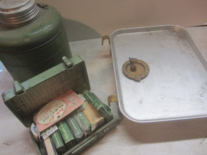 lot 579 image: TF Drive In Tray, Thermos