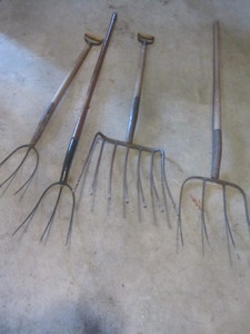 lot 485 image: Vintage Farm Forks