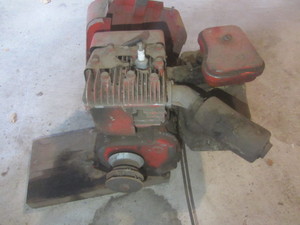 lot 587 image: B&S Engine