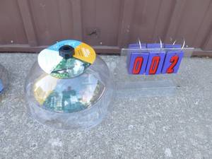 Droll Yankee 2 piece pole feeder. No pole included. As shown.