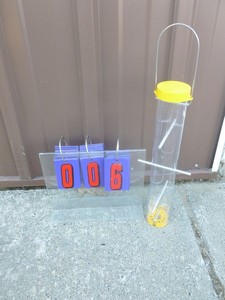 Droll Yankee vertical feeder. As shown.