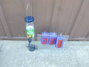 Droll Yankee vertical feeder. As shown.