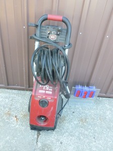 Craftsman electric pressure washersteamer. Powers up. Appears to be missing part of wand. Unable to fully test. As shown.