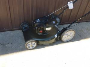 Bolens 22 push mower. Appears like new. Tested & works. Briggs motor. Is missing gas cap & air cleaner cover. As shown.