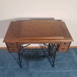 lot 81 image: Handsome Antique Sewing Machine table